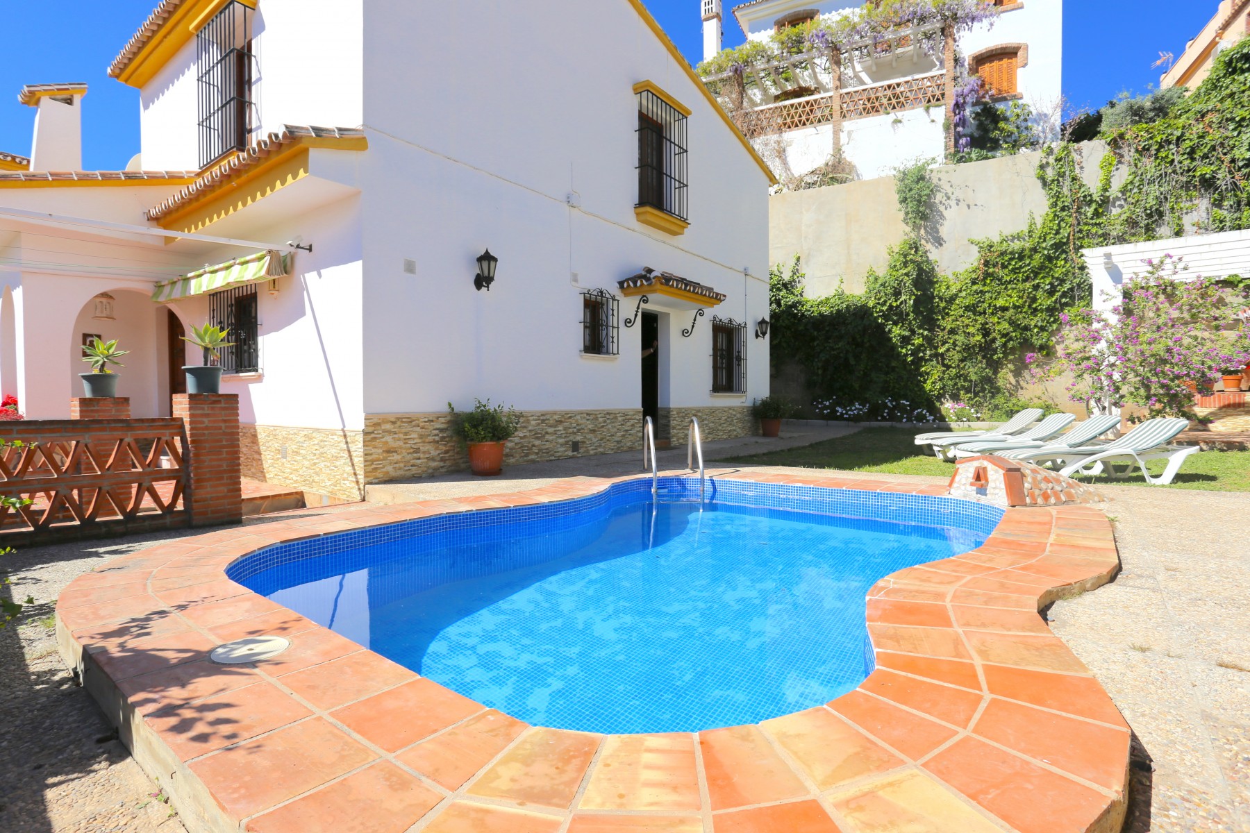 BLANCO Andalusian City Cottage 11PAX