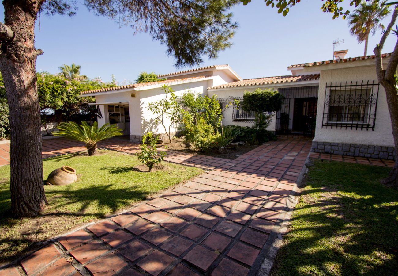 Villa en Rincón de la Victoria - VILLA ALBORAN Beachfront 9PAX