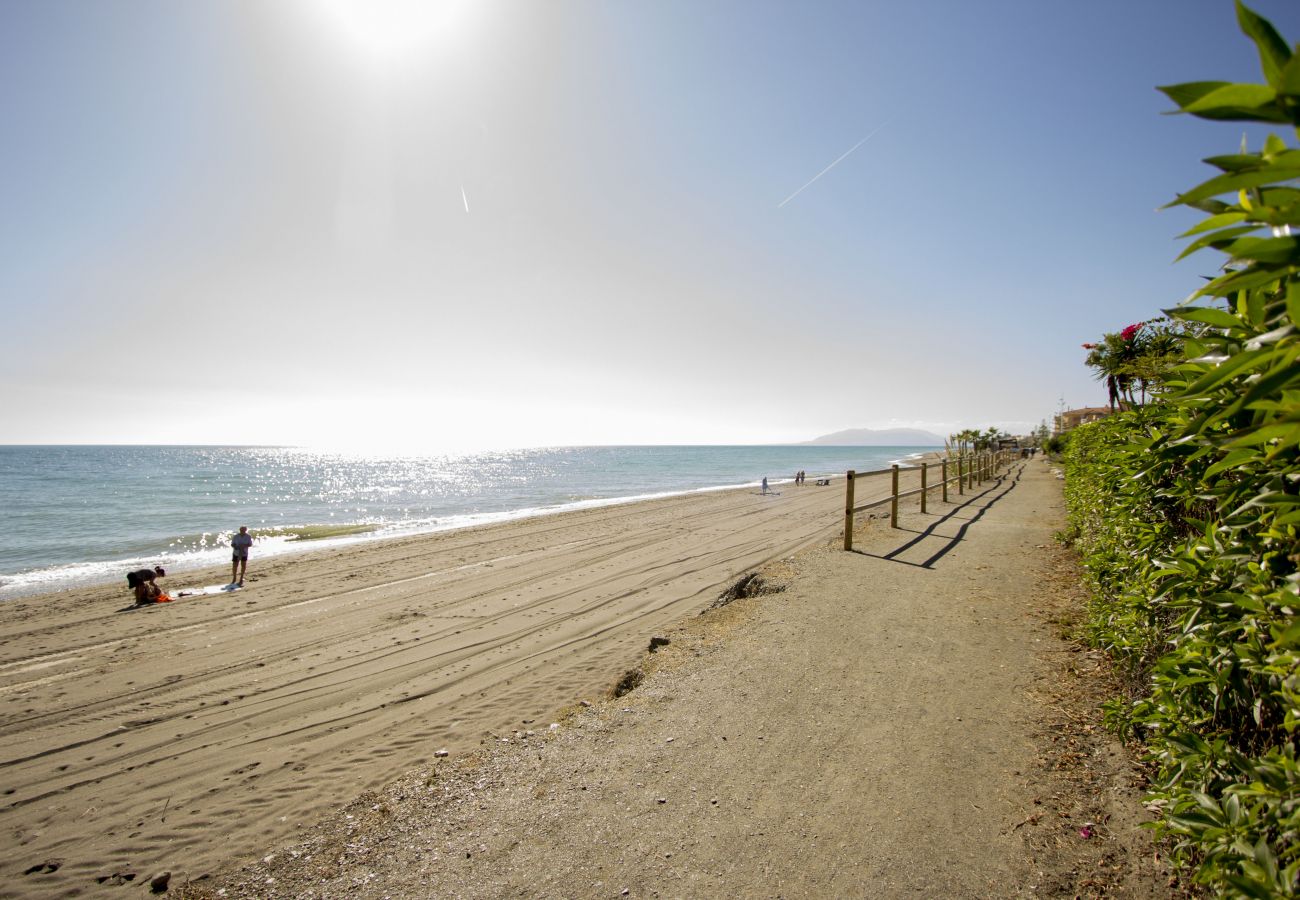 Villa en Rincón de la Victoria - VILLA ALBORAN Beachfront 9PAX