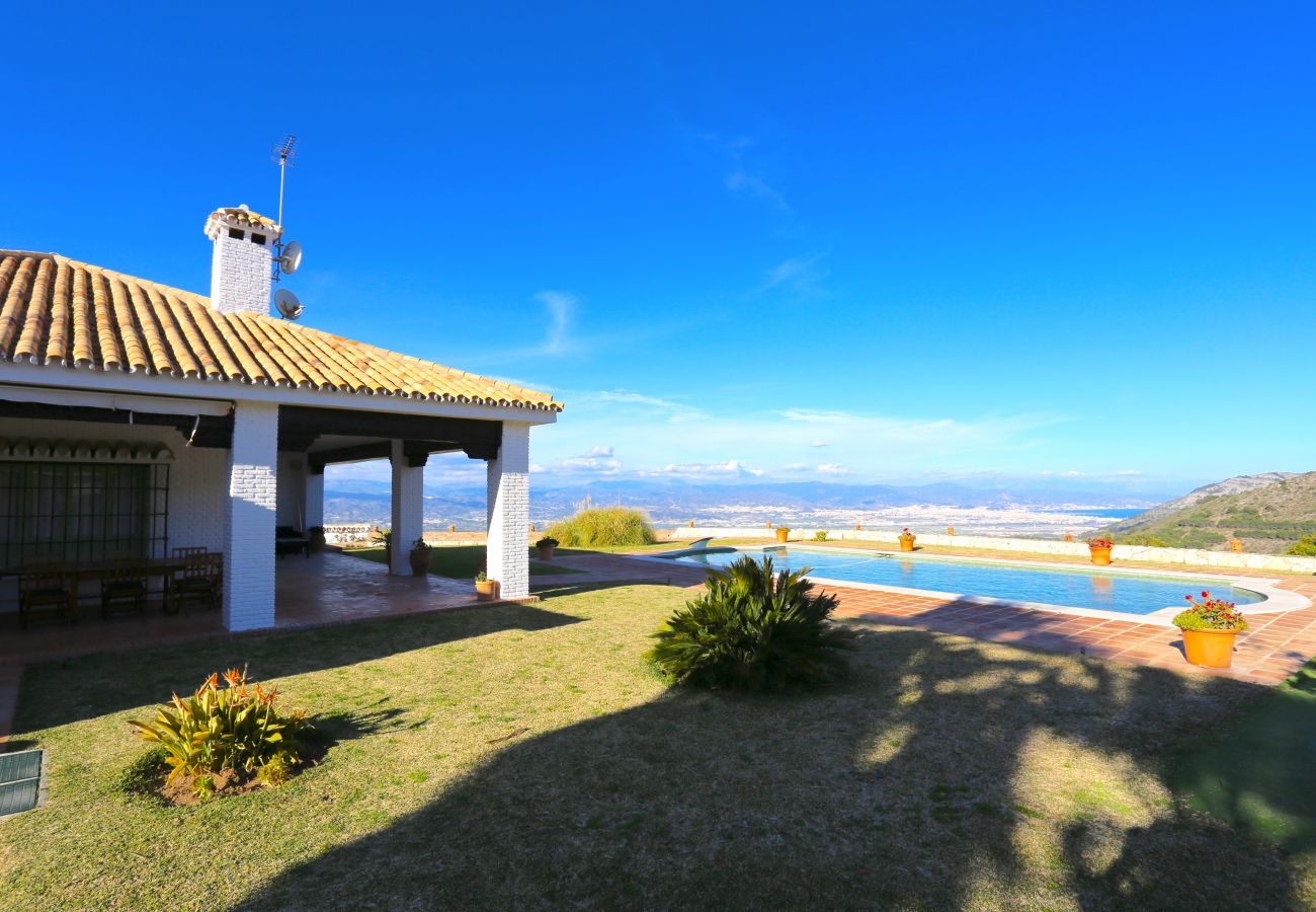 Villa en Alhaurin de la Torre - LAS BREÑAS Premium Rural Villa 4PAX