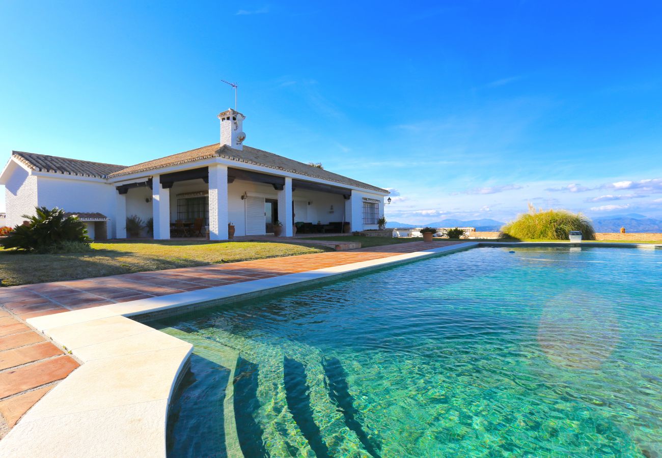 Villa en Alhaurin de la Torre - LAS BREÑAS Premium Rural Villa 4PAX