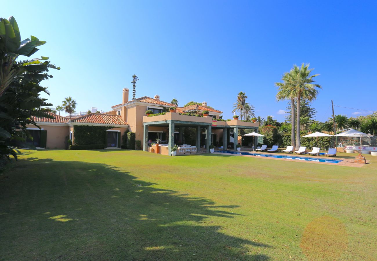 Villa en Estepona - Las Ranas CASASOLA BEACH VILLA 15PAX
