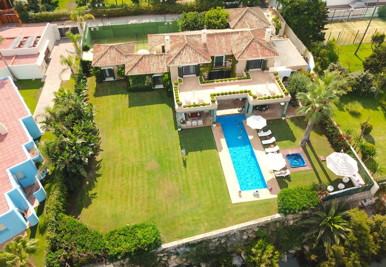 Villa en Estepona - Las Ranas CASASOLA BEACH VILLA 15PAX