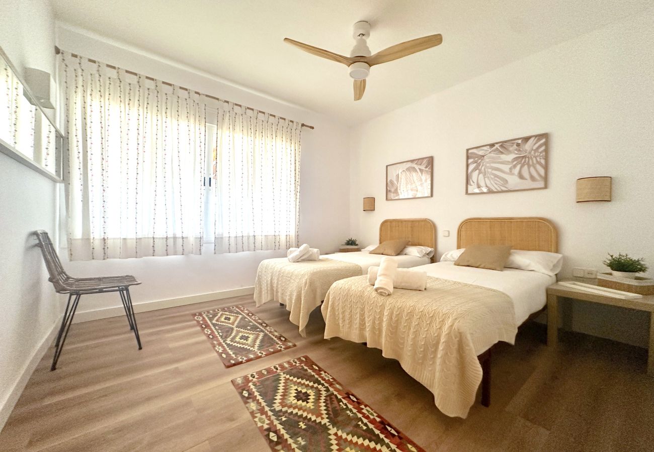 Villa in Rincón de la Victoria - VILLA ALBORAN Beachfront 9PAX