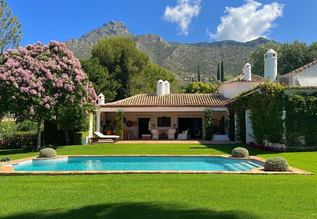 Villa/Dettached house in Marbella - EL ALMENDRAL Premium Villa Marbella Hill Club